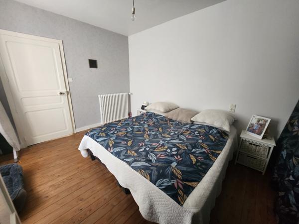 La Réorthe (85210) Maison deux chambres avec terrain spacieux et diverses dépendances