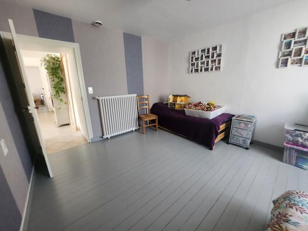 La Réorthe (85210) Maison deux chambres avec terrain spacieux et diverses dépendances