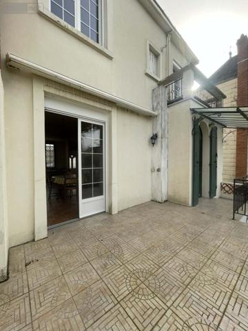 Maison à vendre à Saint-Hilaire-Saint-Florent dans le Maine-et-Loire (49400), ref : 49075-802