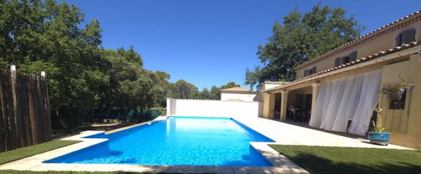 Uchaux (84100) Grande Maison avec Piscine à Débordement à Uchaux sur 5000m² avec division de terrain possible