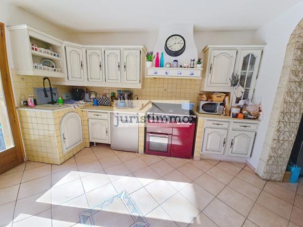 Uchaux (84100) Grande Maison avec Piscine à Débordement à Uchaux sur 5000m² avec division de terrain possible