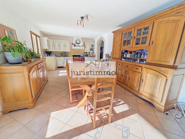 Uchaux (84100) Grande Maison avec Piscine à Débordement à Uchaux sur 5000m² avec division de terrain possible