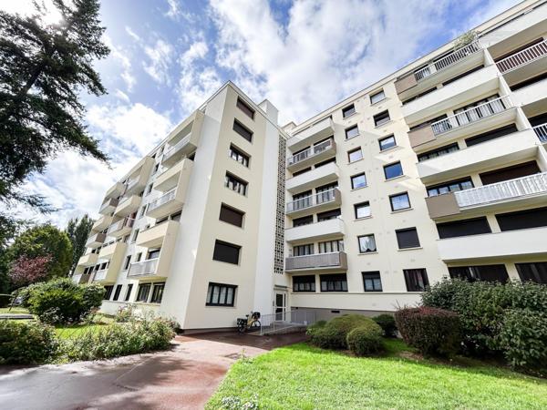 APPARTEMENT T2  - PROCHE RER C ATHIS-MONS