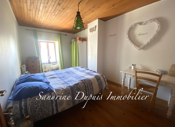 Saintes (17100) Ensemble immobilier : Charentaise 5 pièces et bâtiment en pierre aménagé de 120m2.