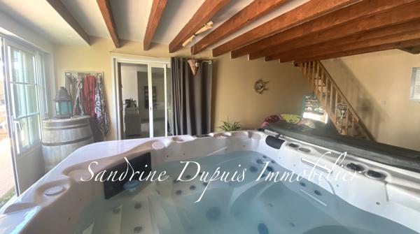 Saintes (17100) Ensemble immobilier : Charentaise 5 pièces et bâtiment en pierre aménagé de 120m2.