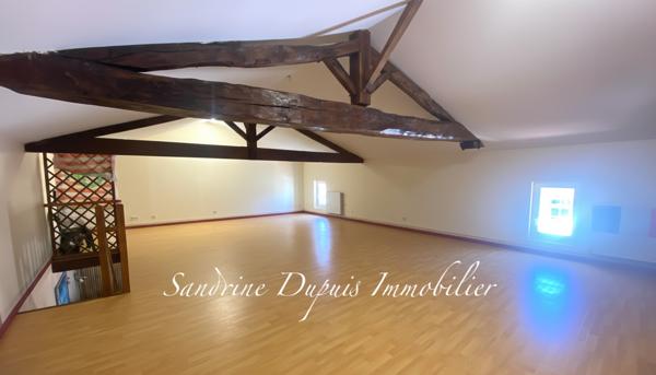 Saintes (17100) Ensemble immobilier : Charentaise 5 pièces et bâtiment en pierre aménagé de 120m2.