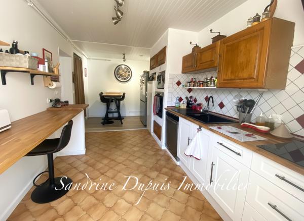 Saintes (17100) Ensemble immobilier : Charentaise 5 pièces et bâtiment en pierre aménagé de 120m2.