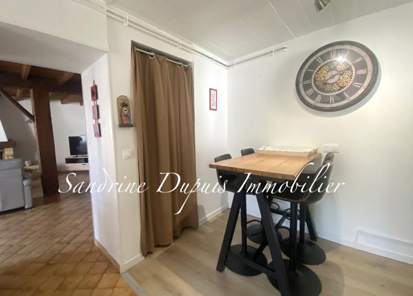 Saintes (17100) Ensemble immobilier : Charentaise 5 pièces et bâtiment en pierre aménagé de 120m2.