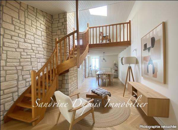 Saintes (17100) Ensemble immobilier : Charentaise 5 pièces et bâtiment en pierre aménagé de 120m2.