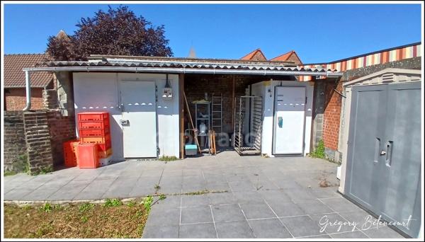 Immeuble à usage de commerce et d'habitation vendu loué