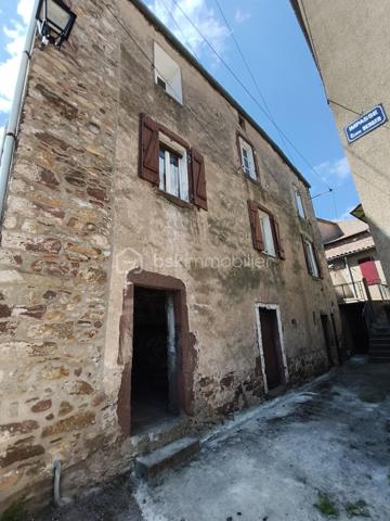 Vous recherchez un investissement accessible avec une belle rentabilité potentielle ?

Découvrez cet ensemble immobilier composé d'une maison principale d'environ 60 m²et d'un studio indépendant refait à neuf**, situé au cœur du village du Bousquet-d'Orb, entre Avène et Bédarieux.

📈 POTENTIEL LOCATIF

* Maison principale : estimation locative **500 €/mois**
* Studio indépendant : estimation locative **300 €/mois**

➡️ Revenus locatifs potentiels : **800 €/mois**
➡️ Revenus annuels potentiels : **9 600 €/an**
➡️ Rentabilité brute potentielle : **environ 9 %**

Le studio peut également être exploité en location saisonnière ou pour l'accueil de curistes, offrant une rentabilité complémentaire intéressante.
## 🏡 LA MAISON PRINCIPALE

* Terrasse privative
* Salon d'environ 15 m²
* Cuisine de 8,5 m²
* Deux chambres
* Pièce supplémentaire lumineuse
* Trois caves

Travaux à prévoir :
* Menuiseries
* Rafraîchissement intérieur
* Installation d'un système de chauffage

✨ LE STUDIO INDÉPENDANT

Entièrement rénové avec goût :

* Salle d'eau avec WC
* Pièce de vie avec cuisine ouverte
* Mezzanine avec coin nuit

Prêt à être exploité immédiatement.
## 🌿 LES ATOUTS DU BOUSQUET-D'ORB

Le Bousquet-d'Orb bénéficie d'une situation stratégique :
✔ À seulement quelques minutes d'Avène et de sa célèbre station thermale accueillant chaque année de nombreux curistes.
✔ À proximité de Bédarieux, ville dynamique offrant commerces, services, gare SNCF, établissements scolaires et activités.
✔ Accès rapide aux grands axes vers Béziers et Montpellier.
✔ Cadre naturel privilégié au cœur du Parc Naturel Régional du Haut-Languedoc.
✔ Nombreux sentiers de randonnée, VTT, baignades en rivière et activités de pleine nature.
✔ Secteur apprécié des touristes recherchant authenticité, calme et nature.
✔ Forte demande saisonnière liée au thermalisme et au tourisme vert.

## 💥 LES PLUS

✔ Studio indépendant refait à neuf
✔ Terrasse et jardinet de 80 M2
✔ Toiture refaite avec isolation par panneaux sandwich
✔ Trois caves
✔ Taxe foncière : 900 €
✔ Double potentiel : location annuelle ou saisonnière
✔ Prix d'acquisition attractif

 Une opportunité rare pour développer un patrimoine immobilier avec une rentabilité attractive et un budget maîtrisé.