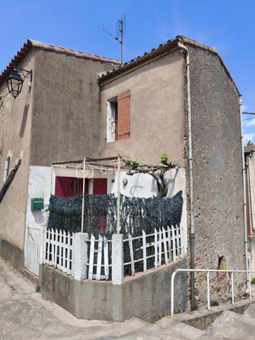 Vous recherchez un investissement accessible avec une belle rentabilité potentielle ?

Découvrez cet ensemble immobilier composé d'une maison principale d'environ 60 m²et d'un studio indépendant refait à neuf**, situé au cœur du village du Bousquet-d'Orb, entre Avène et Bédarieux.

📈 POTENTIEL LOCATIF

* Maison principale : estimation locative **500 €/mois**
* Studio indépendant : estimation locative **300 €/mois**

➡️ Revenus locatifs potentiels : **800 €/mois**
➡️ Revenus annuels potentiels : **9 600 €/an**
➡️ Rentabilité brute potentielle : **environ 9 %**

Le studio peut également être exploité en location saisonnière ou pour l'accueil de curistes, offrant une rentabilité complémentaire intéressante.
## 🏡 LA MAISON PRINCIPALE

* Terrasse privative
* Salon d'environ 15 m²
* Cuisine de 8,5 m²
* Deux chambres
* Pièce supplémentaire lumineuse
* Trois caves

Travaux à prévoir :
* Menuiseries
* Rafraîchissement intérieur
* Installation d'un système de chauffage

✨ LE STUDIO INDÉPENDANT

Entièrement rénové avec goût :

* Salle d'eau avec WC
* Pièce de vie avec cuisine ouverte
* Mezzanine avec coin nuit

Prêt à être exploité immédiatement.
## 🌿 LES ATOUTS DU BOUSQUET-D'ORB

Le Bousquet-d'Orb bénéficie d'une situation stratégique :
✔ À seulement quelques minutes d'Avène et de sa célèbre station thermale accueillant chaque année de nombreux curistes.
✔ À proximité de Bédarieux, ville dynamique offrant commerces, services, gare SNCF, établissements scolaires et activités.
✔ Accès rapide aux grands axes vers Béziers et Montpellier.
✔ Cadre naturel privilégié au cœur du Parc Naturel Régional du Haut-Languedoc.
✔ Nombreux sentiers de randonnée, VTT, baignades en rivière et activités de pleine nature.
✔ Secteur apprécié des touristes recherchant authenticité, calme et nature.
✔ Forte demande saisonnière liée au thermalisme et au tourisme vert.

## 💥 LES PLUS

✔ Studio indépendant refait à neuf
✔ Terrasse et jardinet de 80 M2
✔ Toiture refaite avec isolation par panneaux sandwich
✔ Trois caves
✔ Taxe foncière : 900 €
✔ Double potentiel : location annuelle ou saisonnière
✔ Prix d'acquisition attractif

 Une opportunité rare pour développer un patrimoine immobilier avec une rentabilité attractive et un budget maîtrisé.