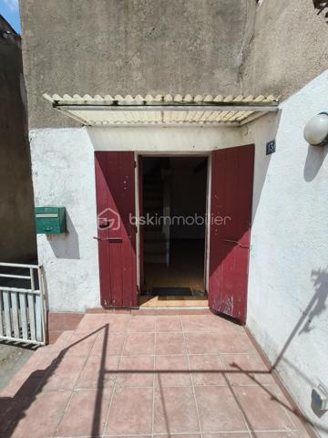 Vous recherchez un investissement accessible avec une belle rentabilité potentielle ?

Découvrez cet ensemble immobilier composé d'une maison principale d'environ 60 m²et d'un studio indépendant refait à neuf**, situé au cœur du village du Bousquet-d'Orb, entre Avène et Bédarieux.

📈 POTENTIEL LOCATIF

* Maison principale : estimation locative **500 €/mois**
* Studio indépendant : estimation locative **300 €/mois**

➡️ Revenus locatifs potentiels : **800 €/mois**
➡️ Revenus annuels potentiels : **9 600 €/an**
➡️ Rentabilité brute potentielle : **environ 9 %**

Le studio peut également être exploité en location saisonnière ou pour l'accueil de curistes, offrant une rentabilité complémentaire intéressante.
## 🏡 LA MAISON PRINCIPALE

* Terrasse privative
* Salon d'environ 15 m²
* Cuisine de 8,5 m²
* Deux chambres
* Pièce supplémentaire lumineuse
* Trois caves

Travaux à prévoir :
* Menuiseries
* Rafraîchissement intérieur
* Installation d'un système de chauffage

✨ LE STUDIO INDÉPENDANT

Entièrement rénové avec goût :

* Salle d'eau avec WC
* Pièce de vie avec cuisine ouverte
* Mezzanine avec coin nuit

Prêt à être exploité immédiatement.
## 🌿 LES ATOUTS DU BOUSQUET-D'ORB

Le Bousquet-d'Orb bénéficie d'une situation stratégique :
✔ À seulement quelques minutes d'Avène et de sa célèbre station thermale accueillant chaque année de nombreux curistes.
✔ À proximité de Bédarieux, ville dynamique offrant commerces, services, gare SNCF, établissements scolaires et activités.
✔ Accès rapide aux grands axes vers Béziers et Montpellier.
✔ Cadre naturel privilégié au cœur du Parc Naturel Régional du Haut-Languedoc.
✔ Nombreux sentiers de randonnée, VTT, baignades en rivière et activités de pleine nature.
✔ Secteur apprécié des touristes recherchant authenticité, calme et nature.
✔ Forte demande saisonnière liée au thermalisme et au tourisme vert.

## 💥 LES PLUS

✔ Studio indépendant refait à neuf
✔ Terrasse et jardinet de 80 M2
✔ Toiture refaite avec isolation par panneaux sandwich
✔ Trois caves
✔ Taxe foncière : 900 €
✔ Double potentiel : location annuelle ou saisonnière
✔ Prix d'acquisition attractif

 Une opportunité rare pour développer un patrimoine immobilier avec une rentabilité attractive et un budget maîtrisé.