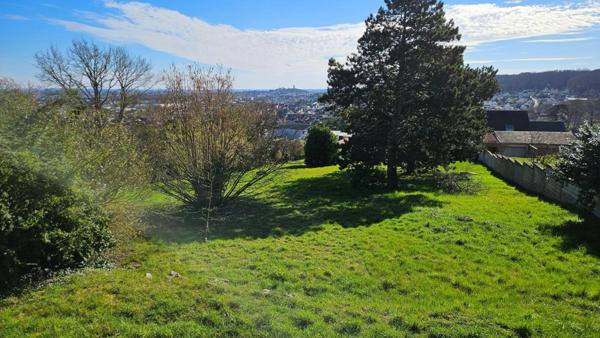 Magnifique terrain exposé Sud