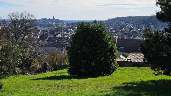 Magnifique terrain exposé Sud