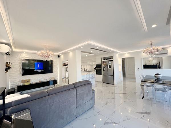 Domaine des Hauts de Hyères - Maison 7 pièces - Piscine - Jacuzzi - Garage - Cave et dépendances.