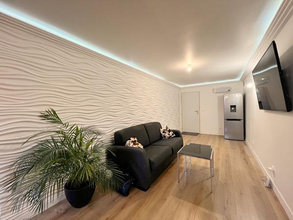 Domaine des Hauts de Hyères - Maison 7 pièces - Piscine - Jacuzzi - Garage - Cave et dépendances.