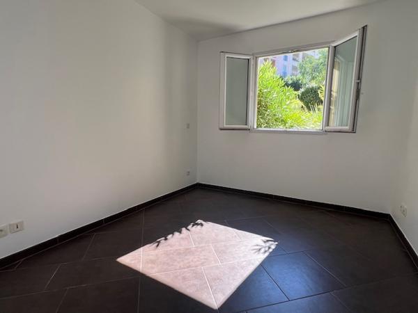 Marseille (13007) VENTE APPARTEMENT T4 114,40 M2 CARREZ TERRASSE 14 M2 VUE MER RES STANDING CORNICHE KENNEDY 13007 MARSEILLE