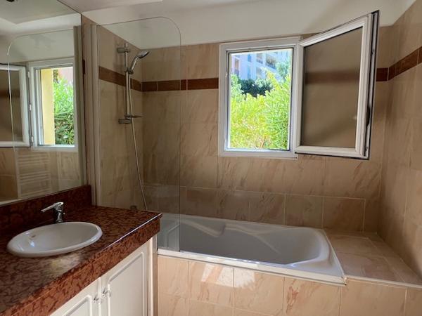 Marseille (13007) VENTE APPARTEMENT T4 114,40 M2 CARREZ TERRASSE 14 M2 VUE MER RES STANDING CORNICHE KENNEDY 13007 MARSEILLE