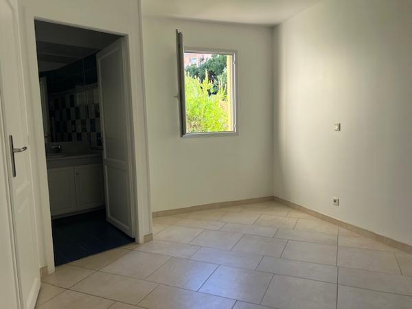 Marseille (13007) VENTE APPARTEMENT T4 114,40 M2 CARREZ TERRASSE 14 M2 VUE MER RES STANDING CORNICHE KENNEDY 13007 MARSEILLE