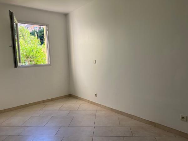 Marseille (13007) VENTE APPARTEMENT T4 114,40 M2 CARREZ TERRASSE 14 M2 VUE MER RES STANDING CORNICHE KENNEDY 13007 MARSEILLE