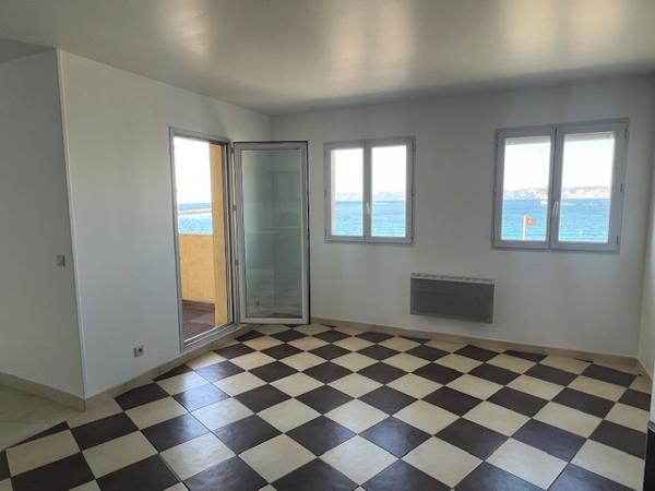 Marseille (13007) VENTE APPARTEMENT T4 114,40 M2 CARREZ TERRASSE 14 M2 VUE MER RES STANDING CORNICHE KENNEDY 13007 MARSEILLE