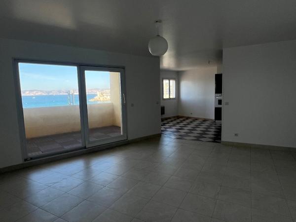 Marseille (13007) VENTE APPARTEMENT T4 114,40 M2 CARREZ TERRASSE 14 M2 VUE MER RES STANDING CORNICHE KENNEDY 13007 MARSEILLE