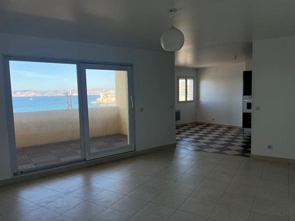 Marseille (13007) VENTE APPARTEMENT T4 114,40 M2 CARREZ TERRASSE 14 M2 VUE MER RES STANDING CORNICHE KENNEDY 13007 MARSEILLE