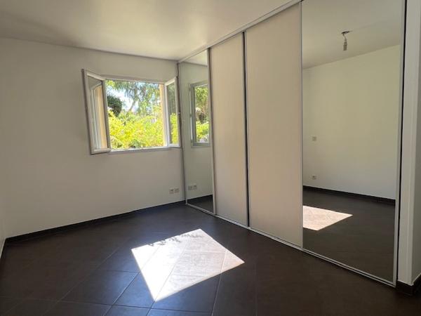 Marseille (13007) VENTE APPARTEMENT T4 114,40 M2 CARREZ TERRASSE 14 M2 VUE MER RES STANDING CORNICHE KENNEDY 13007 MARSEILLE