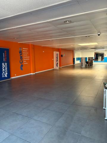 🏢 LOCAL COMMERCIAL / BUREAUX – 557 m² environ