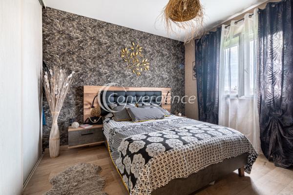 Maison
                                                                                                                                                                                                                                                                                                                        4 pièce(s)                                                                                                                                                                                                          3 chambre(s)                                                                                                                                                                                                          91.3  m²