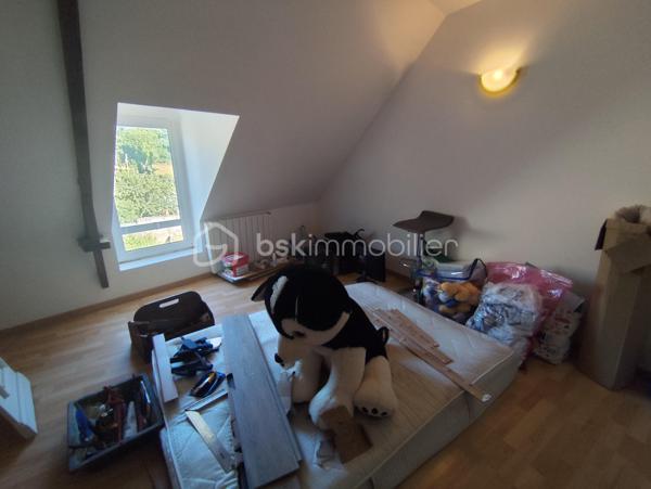 Mickaël Cochard BSK IMMOBILIER vous présente en exclusivité cette maison située à Dol- de- Bretagne.
Commerces et gare à proximité, cette maison se compose au RDC d'un salon séjour , une cuisine aménagée et équipée. Au premier ,deux chambres et un dressing et au second étage une grande chambre.
À l'extérieur une partie jardin attenante à la maison avec une terrasse en bois , et une seconde partie non attenante avec un stockage .
La maison est vendu loué. 
Loyer :650€/ Mois 
Pour plus de renseignements, n'hésitez pas à me contacter.