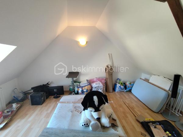 Mickaël Cochard BSK IMMOBILIER vous présente en exclusivité cette maison située à Dol- de- Bretagne.
Commerces et gare à proximité, cette maison se compose au RDC d'un salon séjour , une cuisine aménagée et équipée. Au premier ,deux chambres et un dressing et au second étage une grande chambre.
À l'extérieur une partie jardin attenante à la maison avec une terrasse en bois , et une seconde partie non attenante avec un stockage .
La maison est vendu loué. 
Loyer :650€/ Mois 
Pour plus de renseignements, n'hésitez pas à me contacter.
