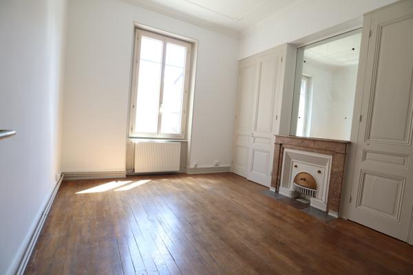 65m² - T2 - RUE CARNOT - CENTRE VILLE/ANGLE LOUIS BLANC