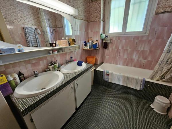 Maison à LA ROCHE-SUR-YON, 85000 - 7 pièces 166m²