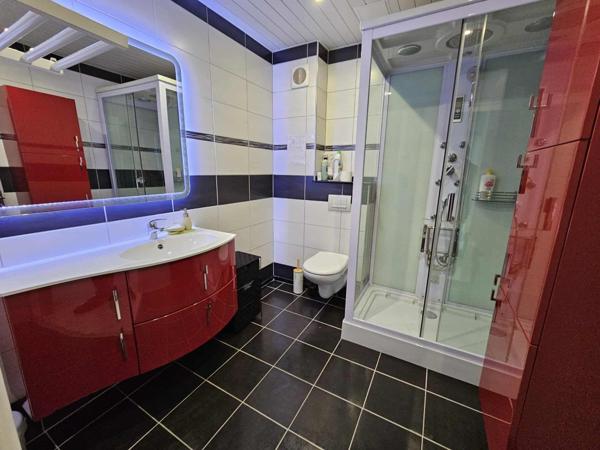 Maison à LA ROCHE-SUR-YON, 85000 - 7 pièces 166m²