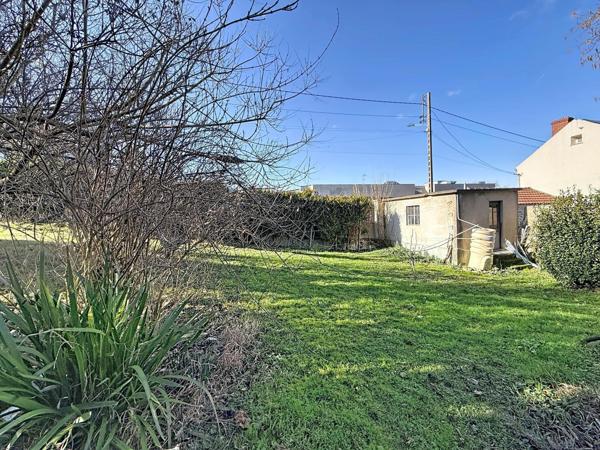 Terrain à bâtir 296 m² borné