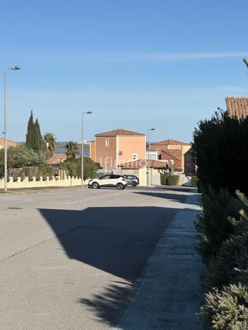 maison mitoyenne – 2 chambres – terrasse – piscine – fleury
