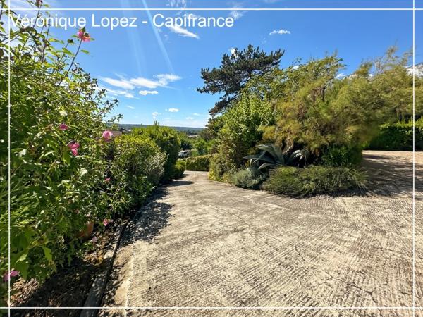 Exclusivité, Bon-Encontre, maison située sur les hauteurs, 112 m² habitables, 4 pièces. Grand jardin. Cellier, garage, atelier.