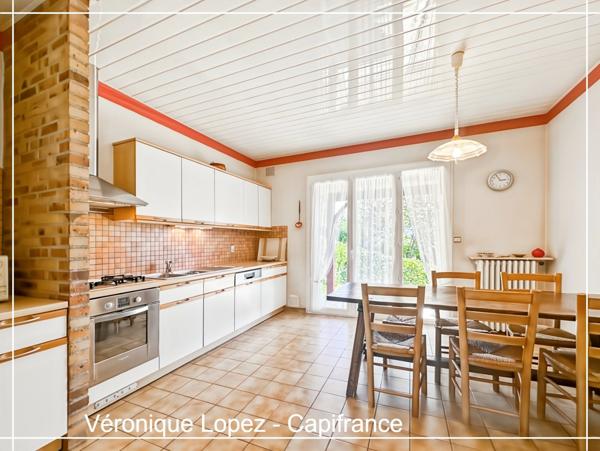 Exclusivité, Bon-Encontre, maison située sur les hauteurs, 112 m² habitables, 4 pièces. Grand jardin. Cellier, garage, atelier.