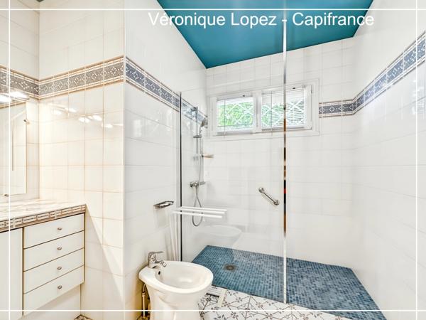 Exclusivité, Bon-Encontre, maison située sur les hauteurs, 112 m² habitables, 4 pièces. Grand jardin. Cellier, garage, atelier.