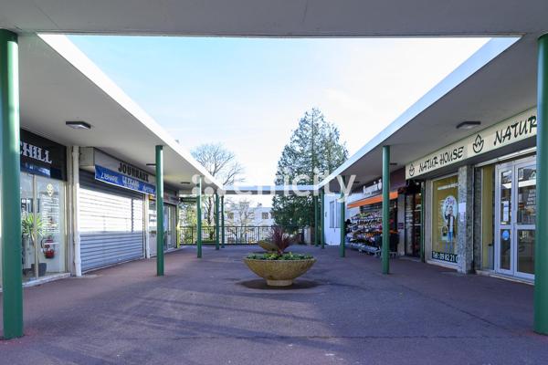 Local Commercial 2 pièces - 62 m²