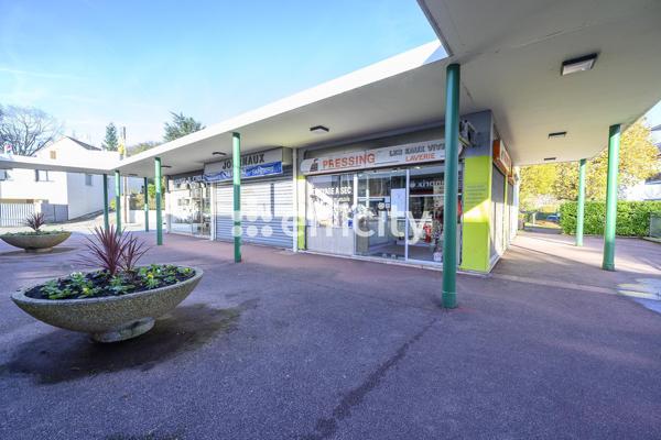 Local Commercial 2 pièces - 62 m²