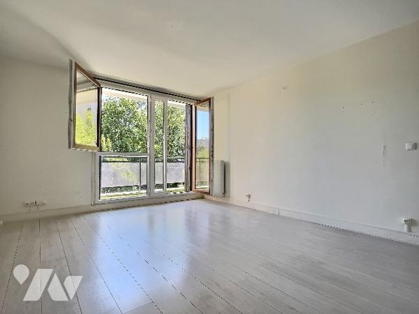 PARIS 20 - STUDIO LUMINEUX – 37,76 M² - BALCON