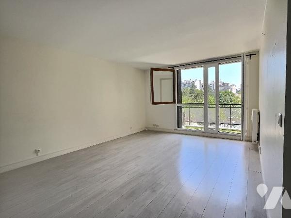 PARIS 20 - STUDIO LUMINEUX – 37,76 M² - BALCON