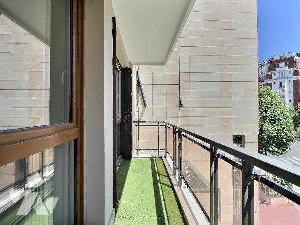 PARIS 20 - STUDIO LUMINEUX – 37,76 M² - BALCON