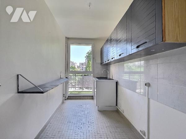 PARIS 20 - STUDIO LUMINEUX – 37,76 M² - BALCON