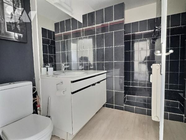PARIS 20 - STUDIO LUMINEUX – 37,76 M² - BALCON