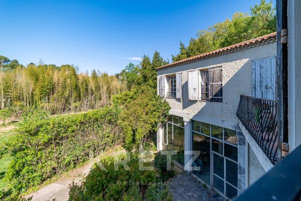 Propriété de 429m² sur 8500m² de terrain en centre-ville