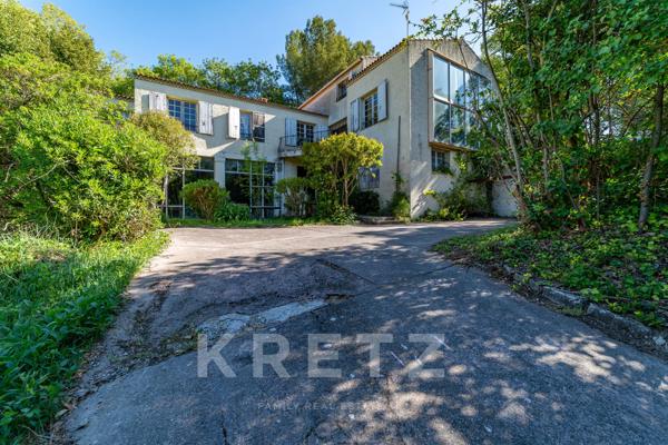 Propriété de 429m² sur 8500m² de terrain en centre-ville